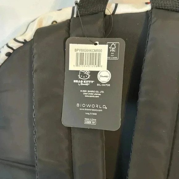 HELLO KITTY BIOWORLD NWT BACK PACK FRONT ZIPPERED POUCH RED/WHITE/BLACK LGE SIZE - Picture 8 of 9